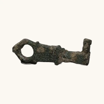 Roman bronze key, crafted between the 1st and 3rd century AD - vue 3