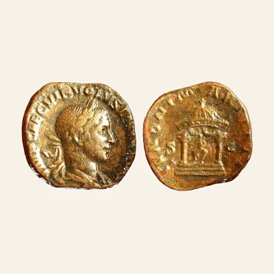 Avers, du sestertius, pour Volusian AE Sestertius IVNONI MARTIALI Juno in Domed Temple. Scarce, atelier de Rome, 253 AD, RIC...