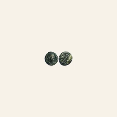 Magnentius. 350-353 AD. AE 2, 4.7g. . Arles, 351-2 AD. RARE