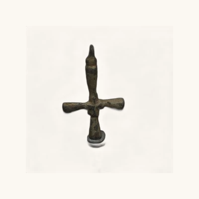 Byzantin – Pendentif croix en bronze (7e – 10e siècle apr. J.-C.) - vue 3