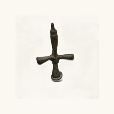 Byzantin – Pendentif croix en bronze (7e – 10e siècle apr. J.-C.) - vue 4