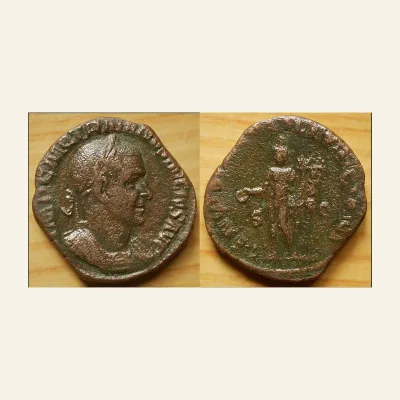 Avers, du sestertius, pour Trajan Decius. AE Sestertius. 249-251 AD. Rome. GENIVS, atelier de Rome, 251 AD, RIC RICIANI)