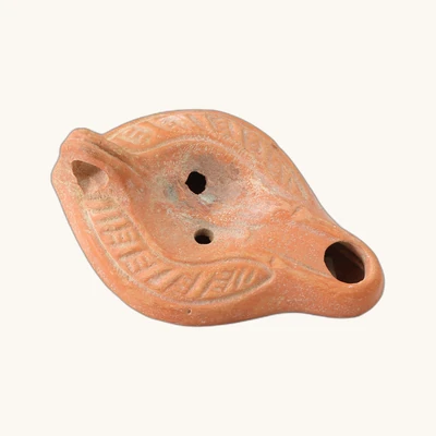 Christian terracotta oil lamp depicting a dog – Bussière Type E VIII 11, 5th–6th century AD - vue 3