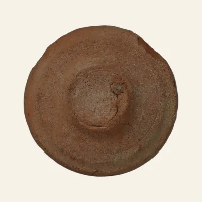 Revers, pour Couvercle d’urne en poterie – Civilisation romaine, 1er-3e siècle ap. J.-C., 1er-3e siècle ap. J.-C.