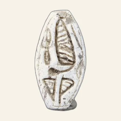Revers, du Cauroid, pour Cauroid en stéatite à uraeus et motifs floraux – Égypte ancienne, Nouvel Empire (1550–1100 av....