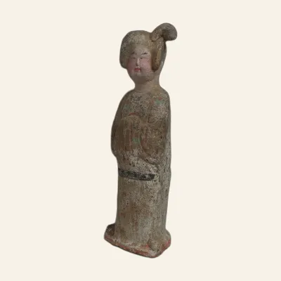 Revers, pour Dame de cour Tang en terre cuite polychrome (仕女俑) – avec certificat d’authenticité (TL QED), VIIIe siècle apr....