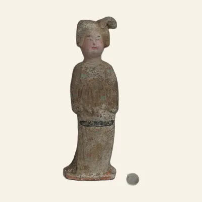 Reverse, for Tang Dynasty Court Lady in Polychrome Terracotta (仕女俑) – With Certificate of Authenticity (TL QED), VIIIe...