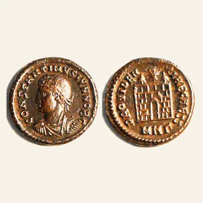 Avers, pour Constantine II. Billon centenionalis, Nicomedia - PROVIDENTIAE CAESS /MNΓ. Campgate, atelier de Rome, 337-340...