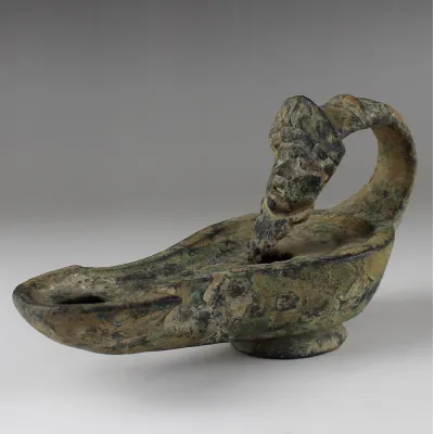 Revers, pour Romain — Lampe à huile with theatre mask handle — Ier siècle ap. J.-C., Ier siècle ap. J.-C.