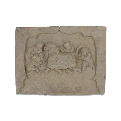 Avers, pour Chinese, Song Dynasty — Decorated brick representing children playing, two of them disguised as a dragon, maybe...
