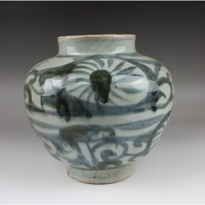 Avers, pour Chinese, Yuan Dynasty — Jar with floral motif — 13e siècle - 14e siècle ap. J.-C., 13e siècle - 14e siècle ap....