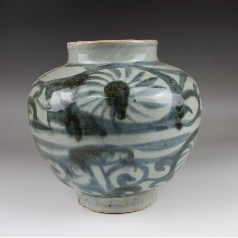 Avers, pour Chinese, Yuan Dynasty — Jar with floral motif — 13e siècle - 14e siècle ap. J.-C., 13e siècle - 14e siècle ap....