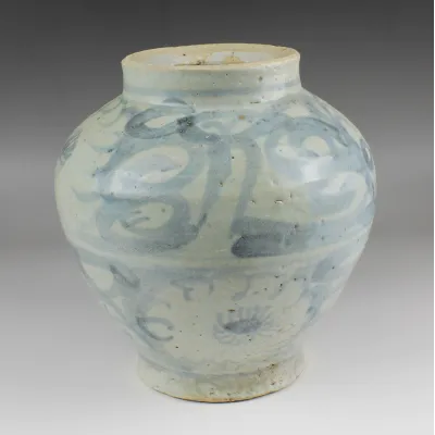 Avers, pour Chinese, Yuan Dynasty — Jar with floral motif — 13e siècle - 14e siècle ap. J.-C., 13e siècle - 14e siècle ap....