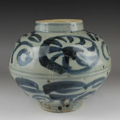 Avers, pour Chinese, Yuan Dynasty — Jar with floral motif — 13e siècle - 14e siècle ap. J.-C., 13e siècle - 14e siècle ap....