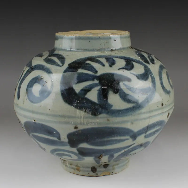 Avers, pour Chinese, Yuan Dynasty — Jar with floral motif — 13e siècle - 14e siècle ap. J.-C., 13e siècle - 14e siècle ap....
