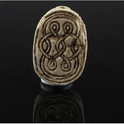 Avers, pour Égyptien — Scaraboïde with complex robe pattern — Second Intermediate Period, 1700 - 1550 av. J.-C., Second...