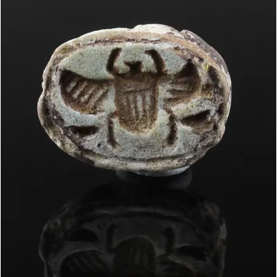 Avers, pour Égyptien — Scaraboïde with winged scarab beetle — New Kingdom / Third Intermediate Period, 1550 - 1070 av....