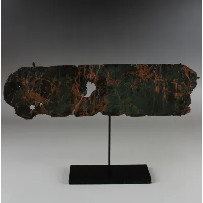 Avers, pour Étrusque — Sheet decoration, possibly a belt fitting, with repoussé technic. Depicts a procession of warriors...