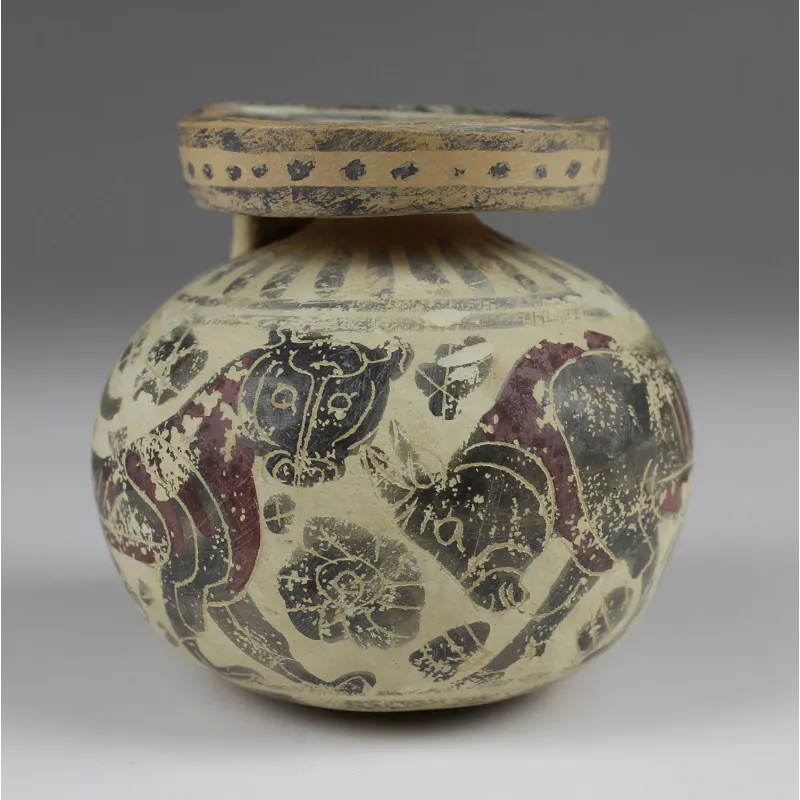 Avers, pour Greek, Etrusco – Corinthian — Aryballos with panther, bull and swan — 6e siècle av. J.-C., 6e siècle av. J.-C.