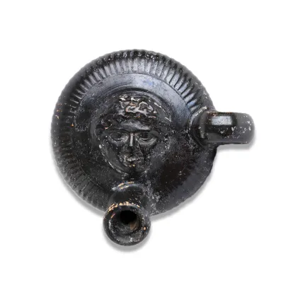 Avers, pour Greek, Magna Graecia — Guttus with Medusa — 4e - 3e siècle av. J.-C., 4e - 3e siècle av. J.-C.