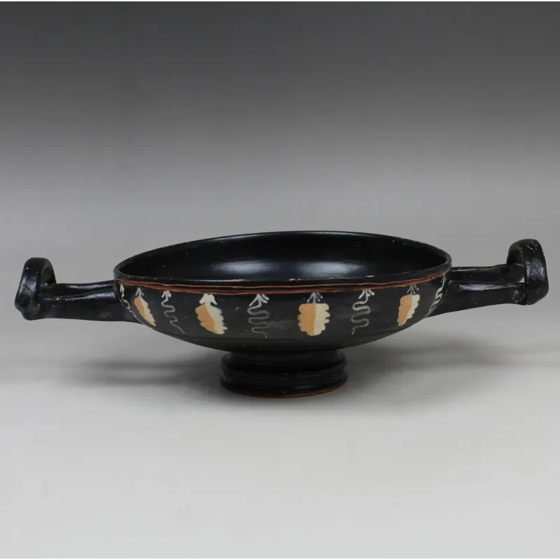 Avers, pour Grec — Kylix — 4e siècle av. J.-C., 4e siècle av. J.-C.