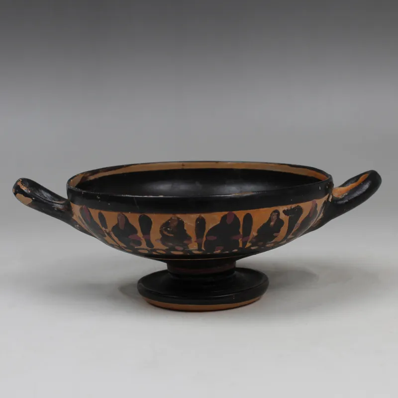 Avers, pour Greek, Apulian — Kylix — 4e siècle av. J.-C., 4e siècle av. J.-C.
