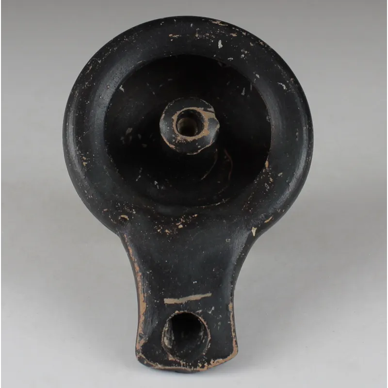 Avers, pour Grec — Lampe à huile — 4e siècle av. J.-C., 4e siècle av. J.-C.