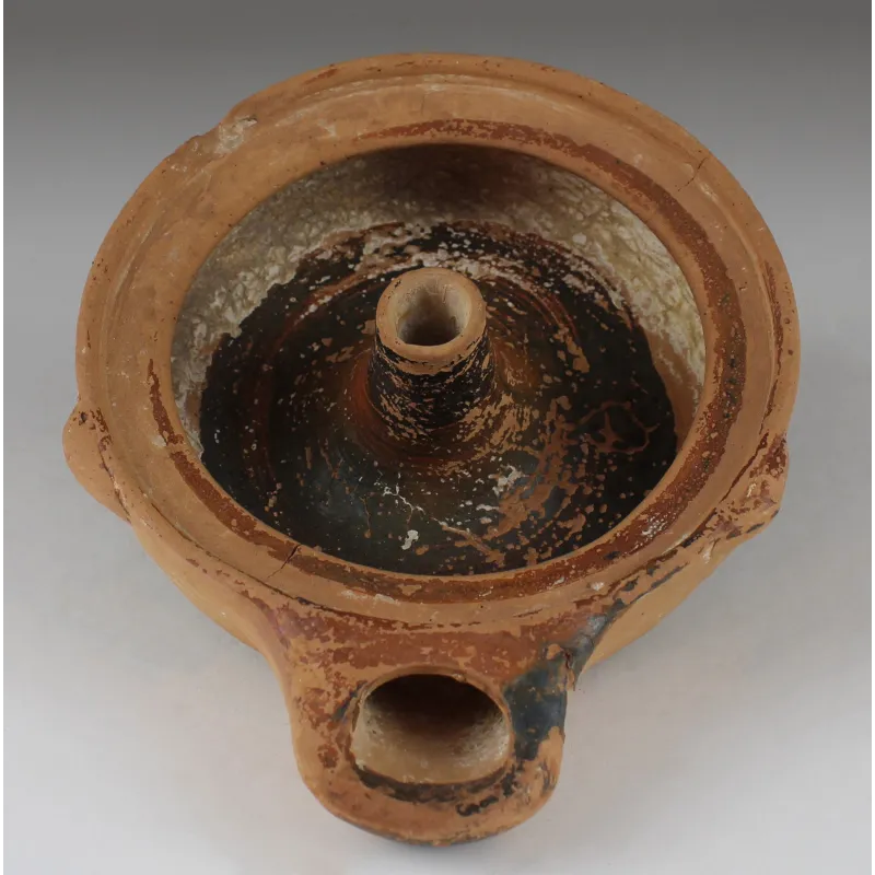 Avers, pour Grec — Lampe à huile, Type Howland 22 A — 4e siècle av. J.-C., 4e siècle av. J.-C.