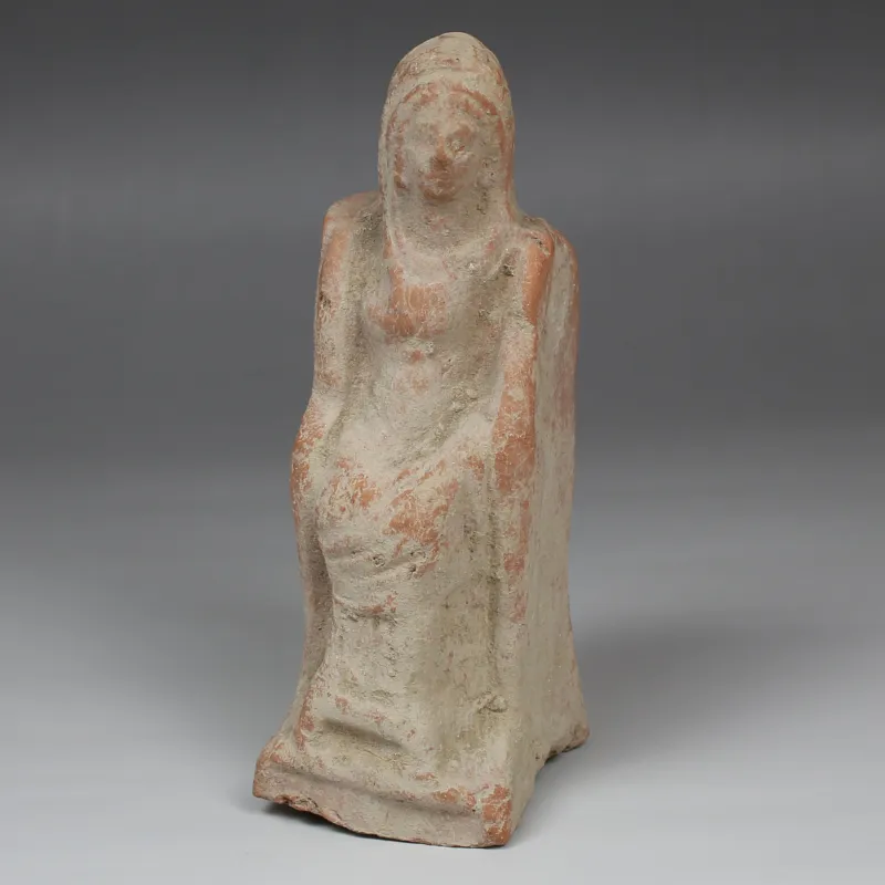 Avers, pour Greek, Hellenistic period — Statuette of an enthroned woman — 3e - Ier siècle av. J.-C., 3e - Ier siècle av....