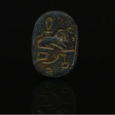 Avers, pour Iron Age — Scaraboïde with royal name of pharaoh Pimay, Tell Tayinat workshop — 800 av. J.-C., 800 av. J.-C.