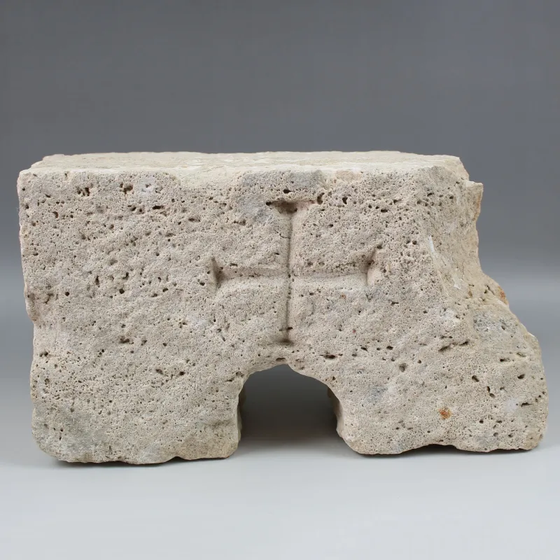 Avers, pour Medieval, Christian — Wall fragment with cross incised — 5e - 6e siècle ap. J.-C., 5e - 6e siècle ap. J.-C.