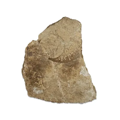 Avers, pour Romain — Brick with crescent stamp and inscribed — 2e siècle ap. J.-C., 2e siècle ap. J.-C.