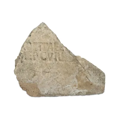 Avers, pour Romain — Brick with inscription '[Ap]ro(niano) et Pae(tino) c[o(n)s(ulibus)] / Mercuri' — 123 ap. J.-C., 123 ap....