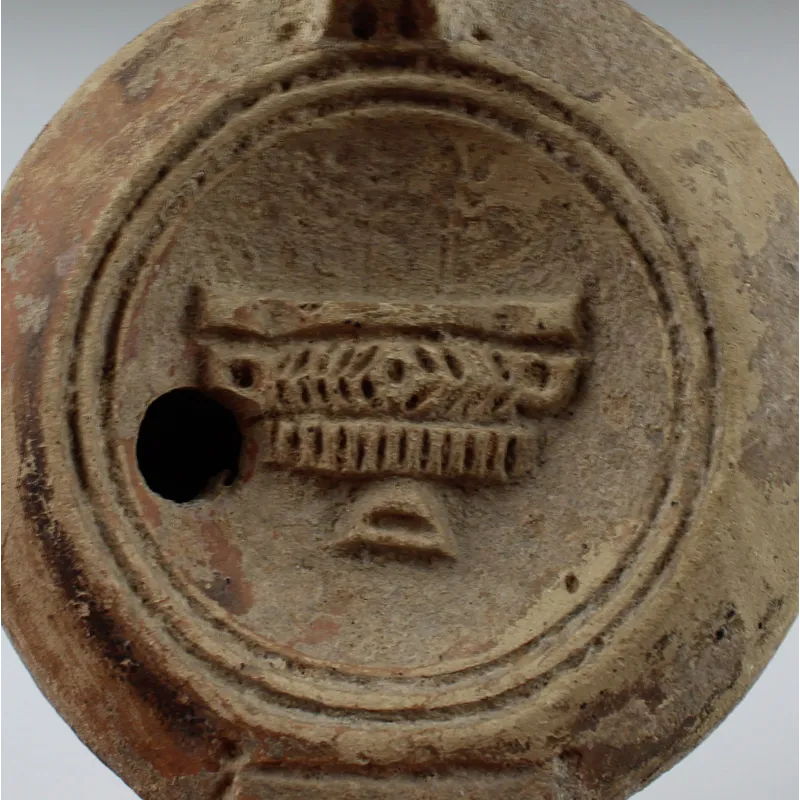 Avers, pour Romain — Factory Lampe à huile with krater, Type Bussière D II 1 — 1e - 3e siècle ap. J.-C., 1e - 3e siècle ap....