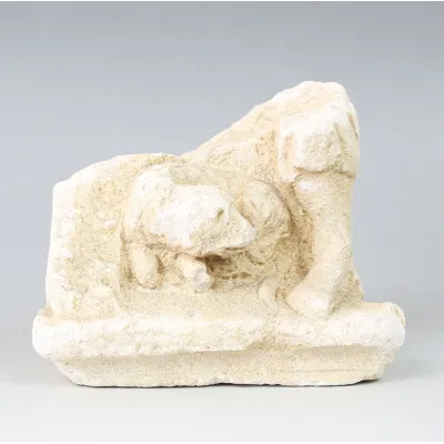 Avers, pour Romain — Fragment of a Statuette with a leg and a dog — 2e - 3e siècle ap. J.-C., 2e - 3e siècle ap. J.-C.