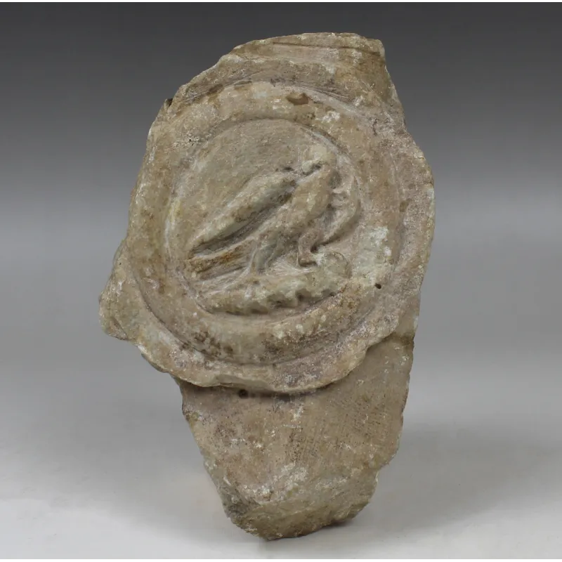 Avers, pour Roman, Smyrna — Lorica thoracata depicting a medallion with eagle, fragment — 1e - 2e siècle ap. J.-C., 1e - 2e...