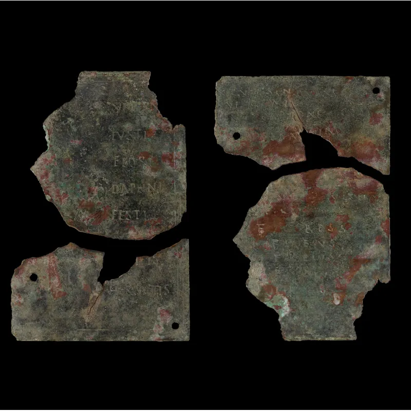 Avers, pour Romain — Military diploma (fragment) by the consuls Ti. Iulio Capito and L. Vitrasius Flaminius — 122 ap. J.-C....