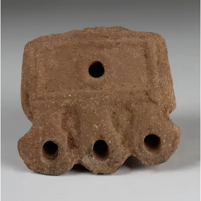 Avers, pour Roman, Egypt — Lampe à huile multi-nozzle — 2e siècle av. J.-C. - Ier siècle ap. J.-C., 2e siècle av. J.-C....