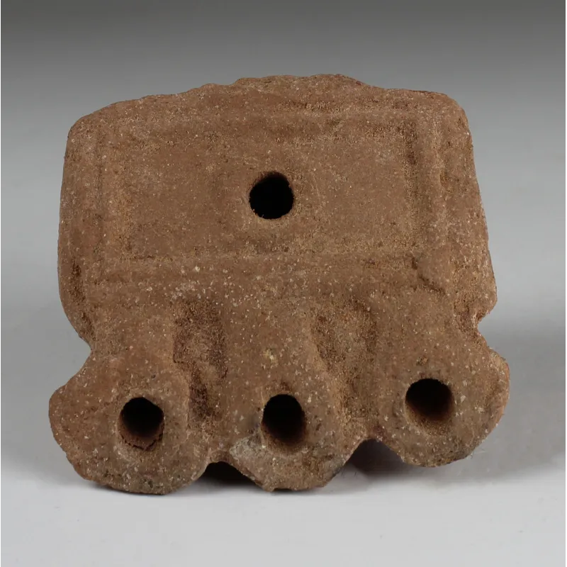 Avers, pour Roman, Egypt — Lampe à huile multi-nozzle — 2e siècle av. J.-C. - Ier siècle ap. J.-C., 2e siècle av. J.-C....
