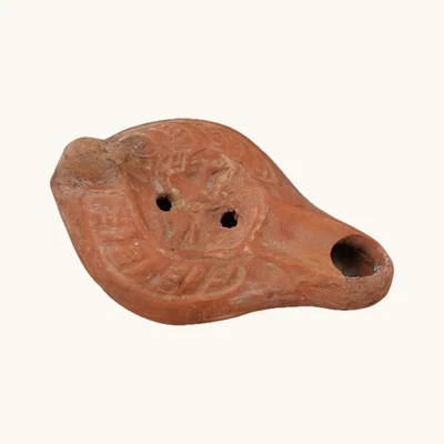 Christian terracotta oil lamp – Bussière Type E VIII 7, 4th century AD - vue 1
